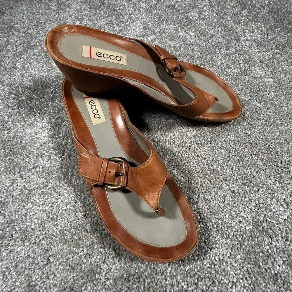 Ecco Womens Brown Leather Wedge Sandals Buckle Thong Slides Size 8 EU 39